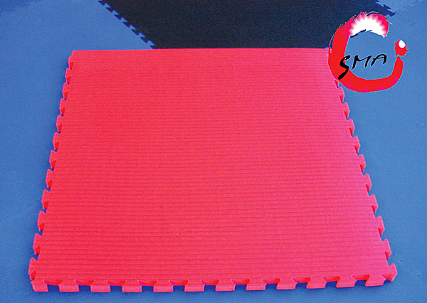 Interlocking safety mat